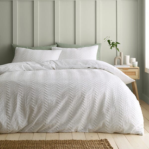 Catherine Lansfield Heatset Wave Super King Duvet Set White