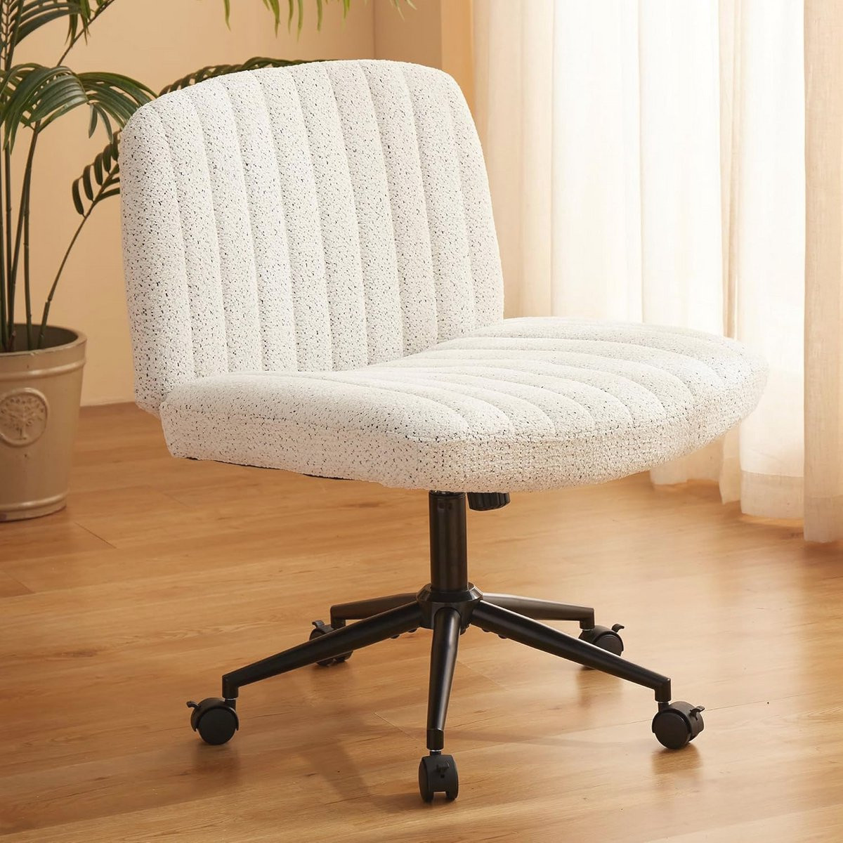 Moderne witte vanity chair met brede zitting, pocketvering en verstelbare draaistoel
