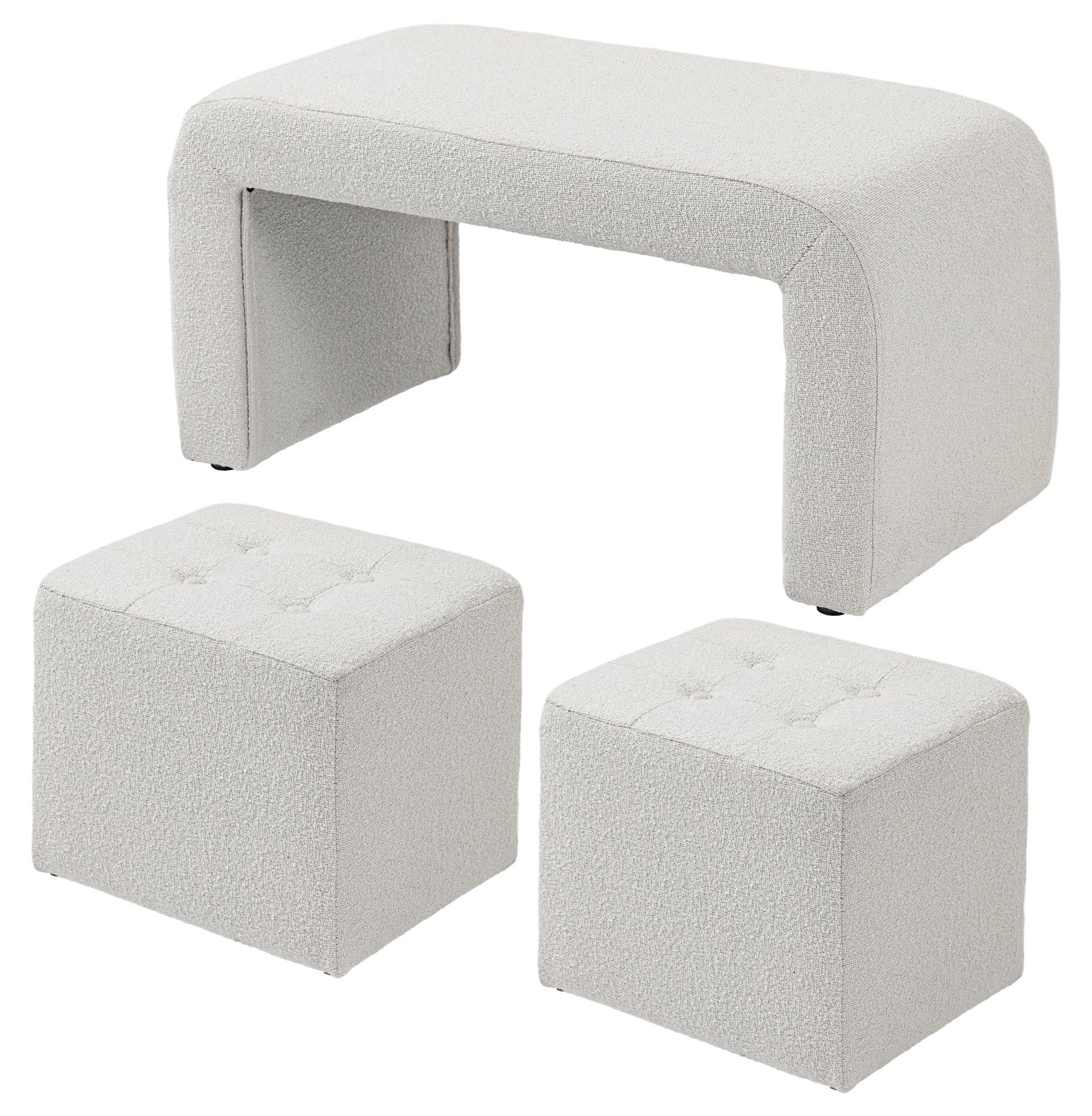 Ein Set aus drei Poufs in Creme-Farbe mit Knopfverzierungen und bequemer Sitzfläche