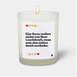 Chatty Candles, Duftkerzen, Duftkerze Woody Eine Kerze verliert nichts von ihrer Leuchtkraft, wenn man eine andere damit anzünde