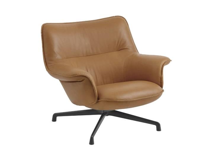 Muuto Fauteuil bas Doze base pivotante Refine leather cognac-black