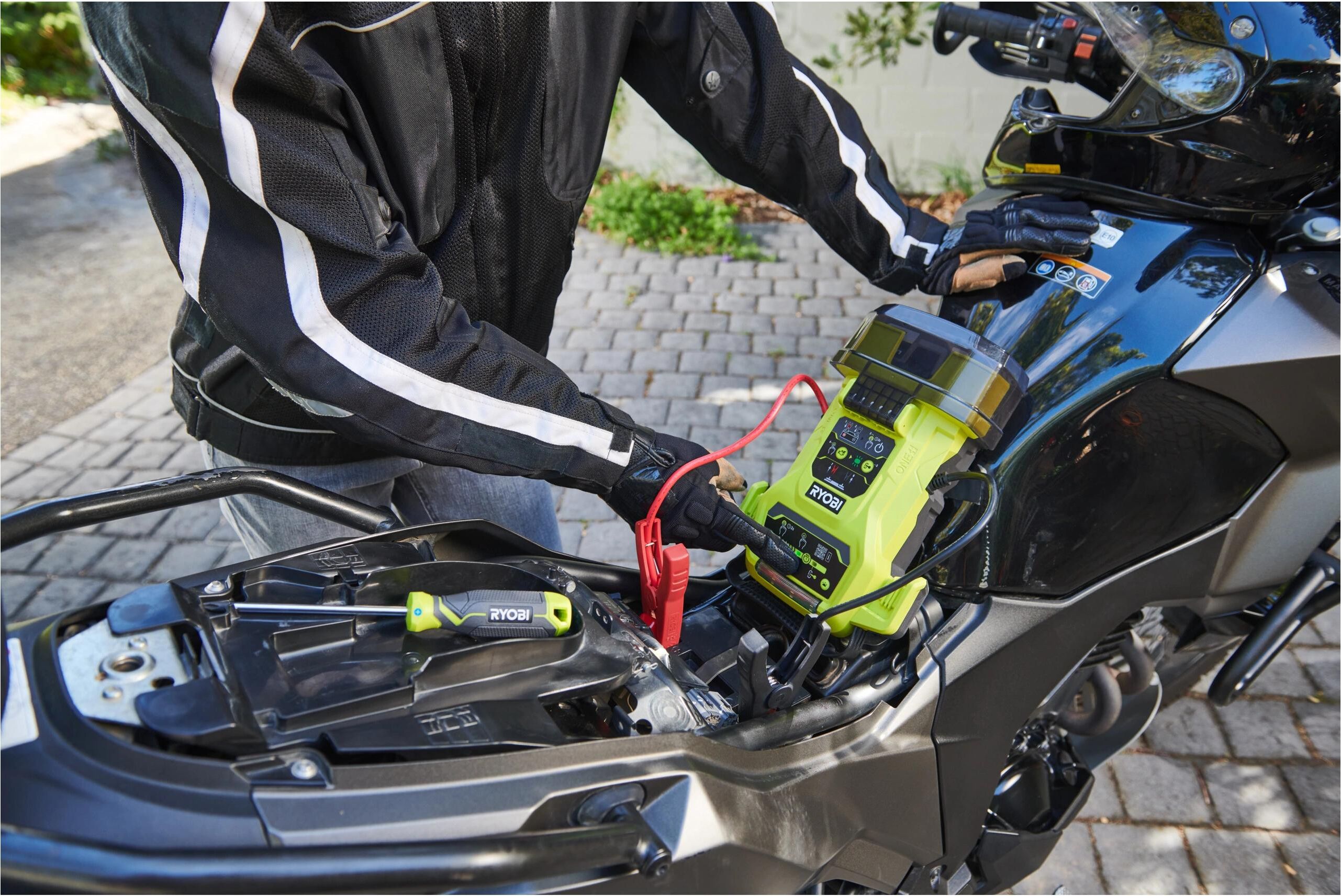 Autobatterie-Ladegerät RYOBI "Starterbatterie RJSC18", grün, Ladegeräte, Autobatterie-Ladegerät grün Einheitsgröße