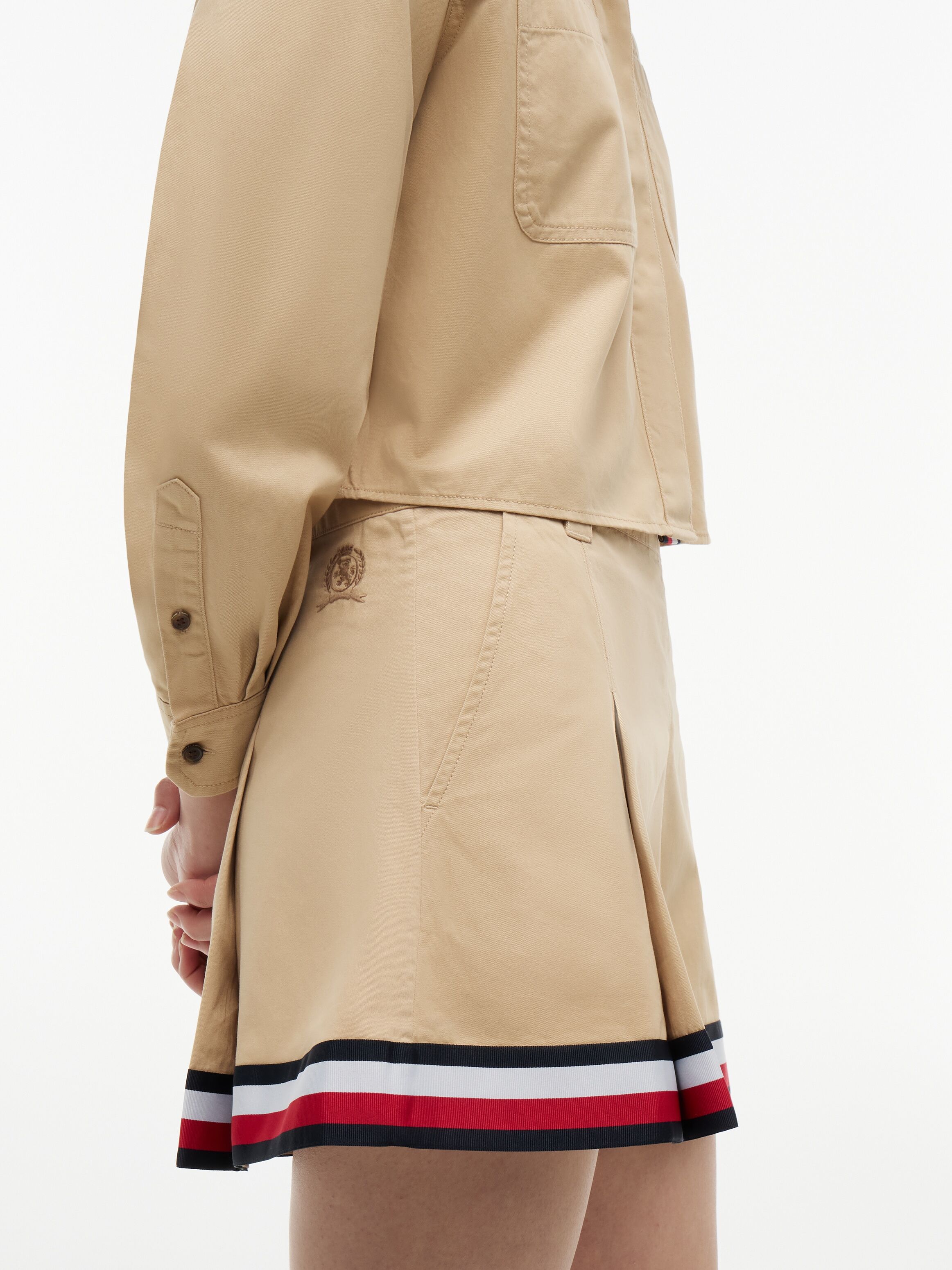 Minirock TOMMY JEANS "TJW RWB TAPE MINI SKIRT", Damen, Gr. 29, beige (gentle gold), Web, Obermaterial: 100% Baumwolle, unifarben mit Farbeinsatz, kurz, Röcke Minirock, Baumwolle