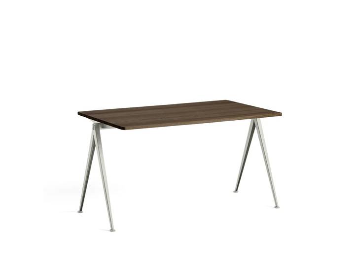 HAY Pyramid 01 Schreibtisch Oak smoked, 140x75 cm, beige Stahlgestell