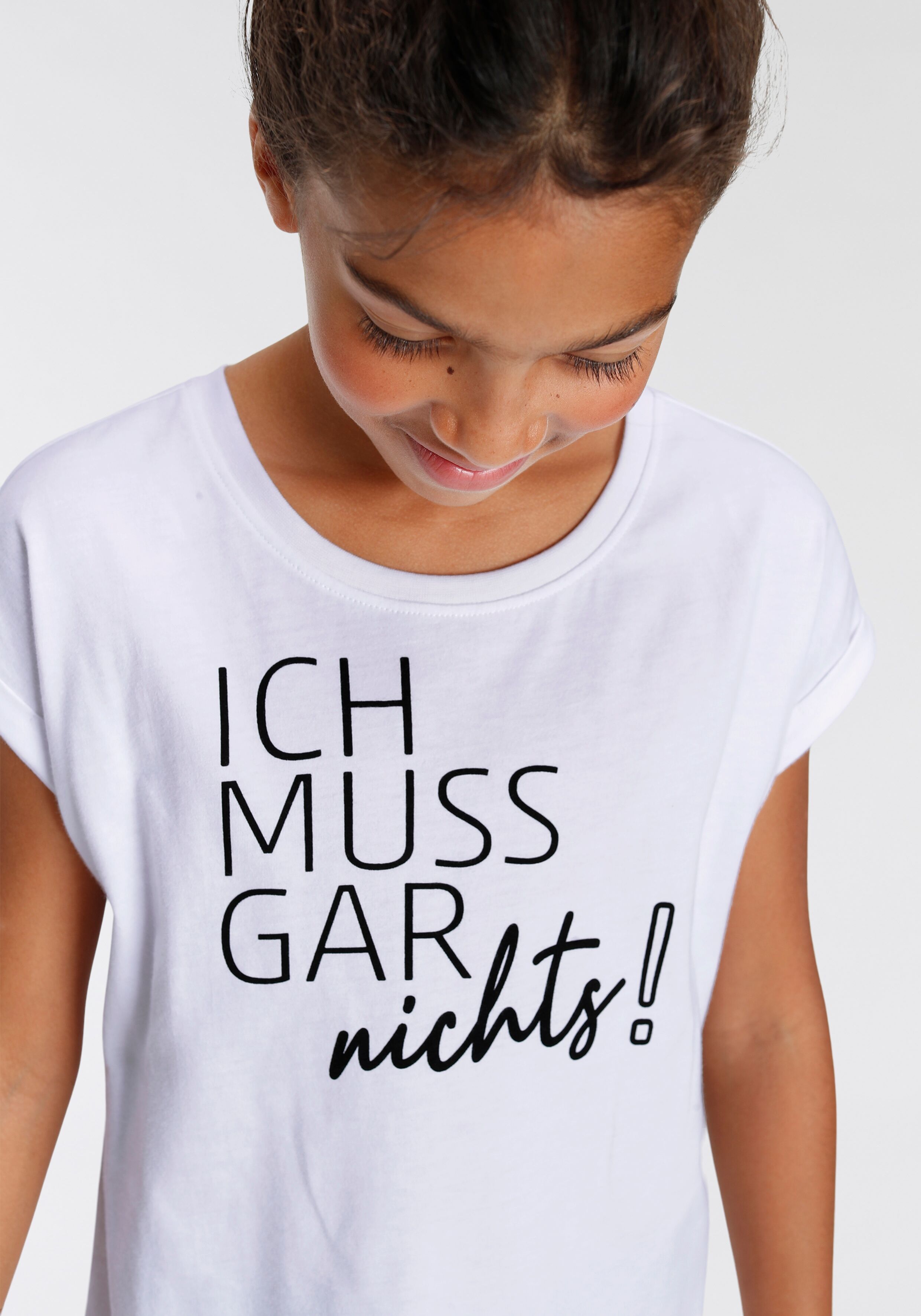 T-Shirt KIDSWORLD "Ich muss garnichts", Mädchen, Gr. 140/146, weiss (weiß), Single Jersey, Obermaterial: 100% Baumwolle, bedruckt, weit hüftbedeckend, Rundhals, Aufschlag, Shirts T-Shirt, Kurzarm, weite Passform, mit peppigen Statements und Sprüchen weiß 