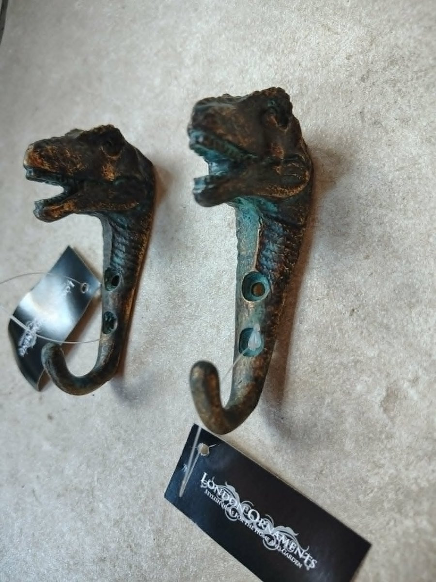 Set van 2 gietijzeren dinosaurus wandhaken T-Rex stijl in groen en brons