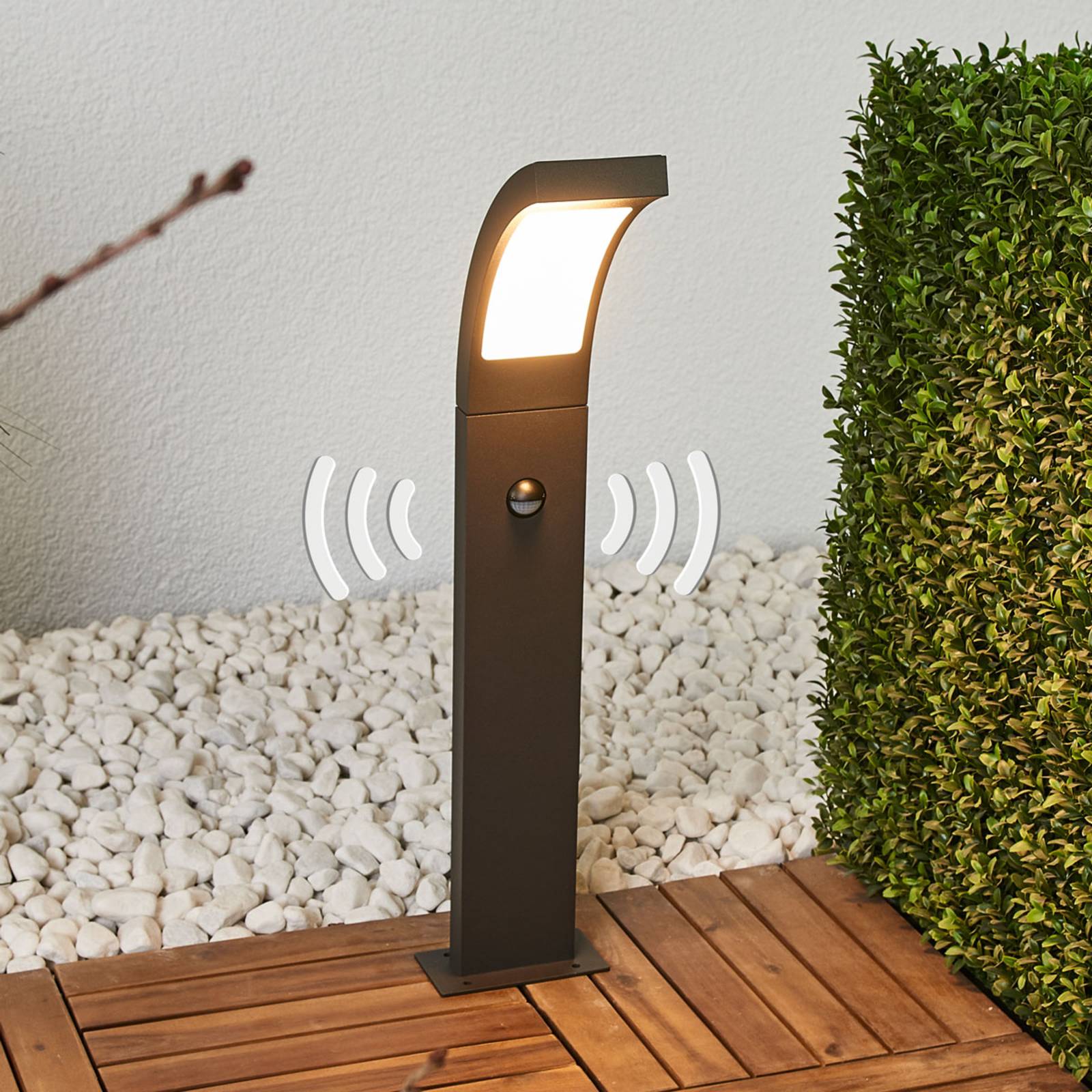 Lucande LED-Pollerlampe Juvia, 60 cm, Bewegungsmelder, IP54 Juvia, schwarz, Aluminium, Modern