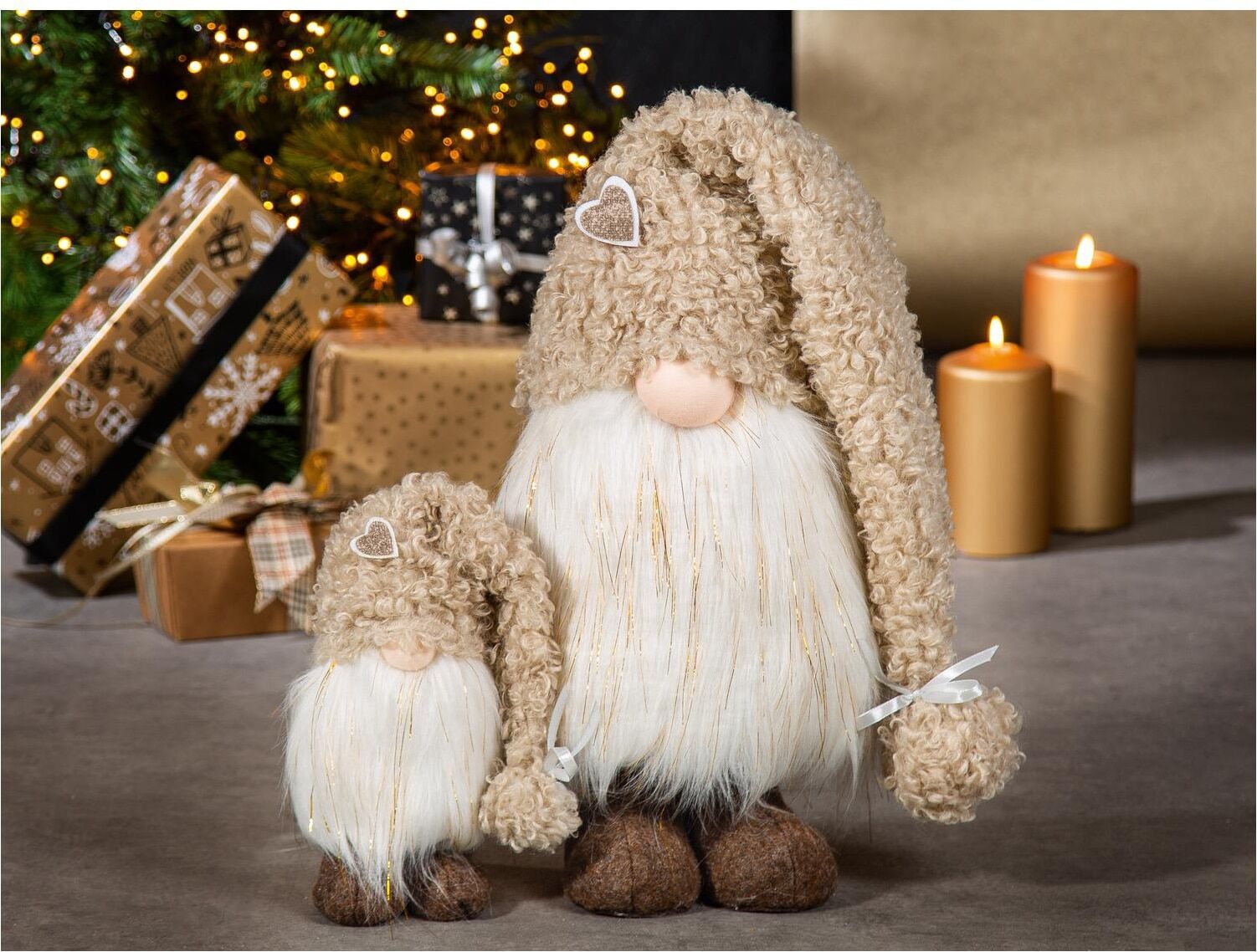 Skulptur GILDE "Figur Wichtel Karlson braun; creme", braun, creme, B:23cm H:42cm T:17cm, Stoff, Dekofiguren, Skulptur, Figur Wichtel Weihnachtsdekoration Zapfen Bommelmütze Winterdekoration braun, creme B/H/T: 23cm x 42cm x 17cm, Wichtel