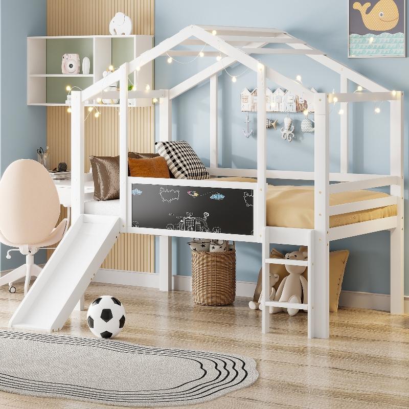 Kinder Hochbett 90x200cm aus Massivholz in Weiß, Hausbett im Dachboden-Design mit Rutsche, Leiter, Tafel und Sicherheitsgeländer