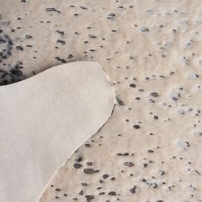 SAFAVIEH Faux Cow Hide Vesile Animal Rug