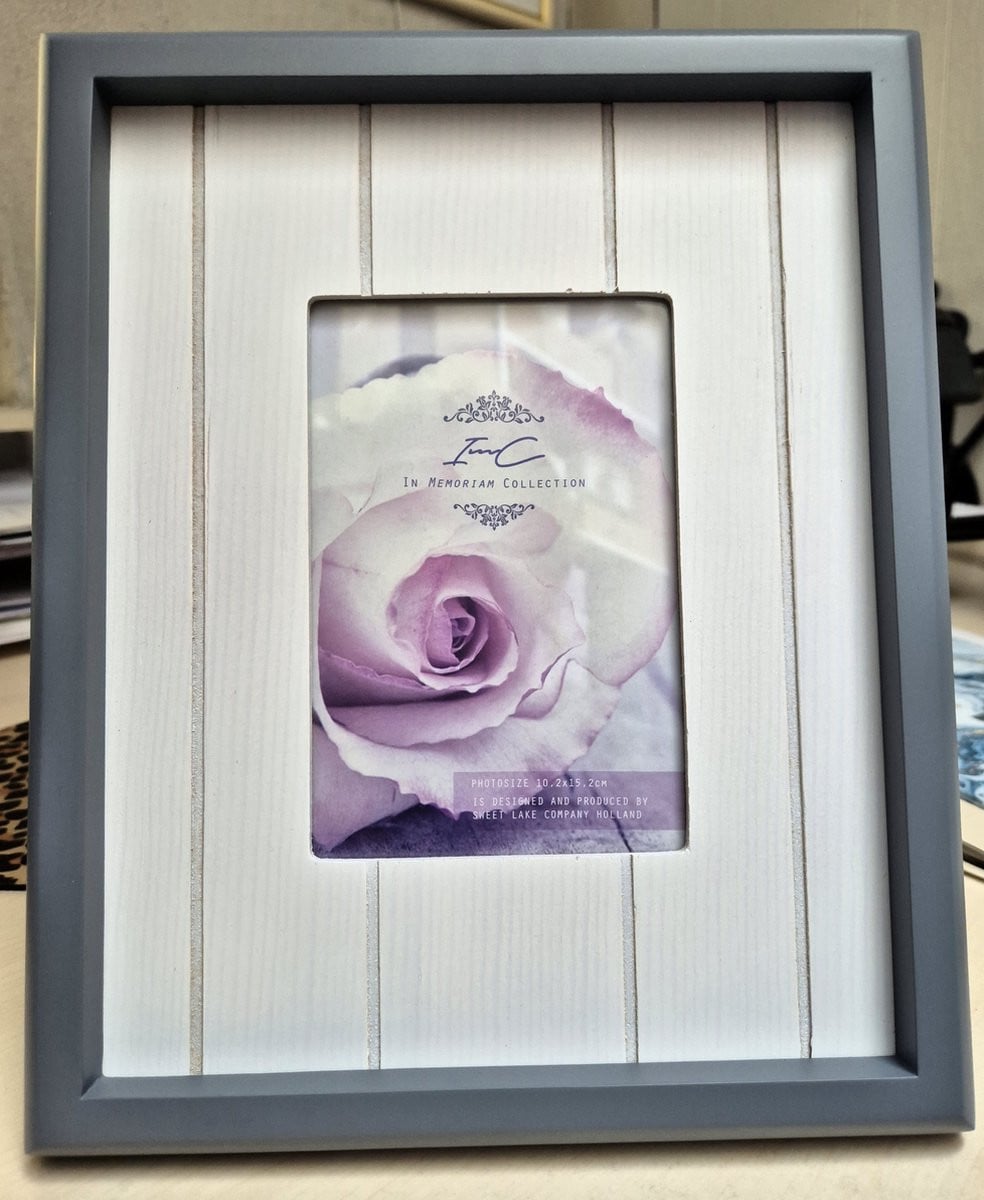 Fotolijst grijs met witte houten passpartout uit de Sweet Lake Collectie