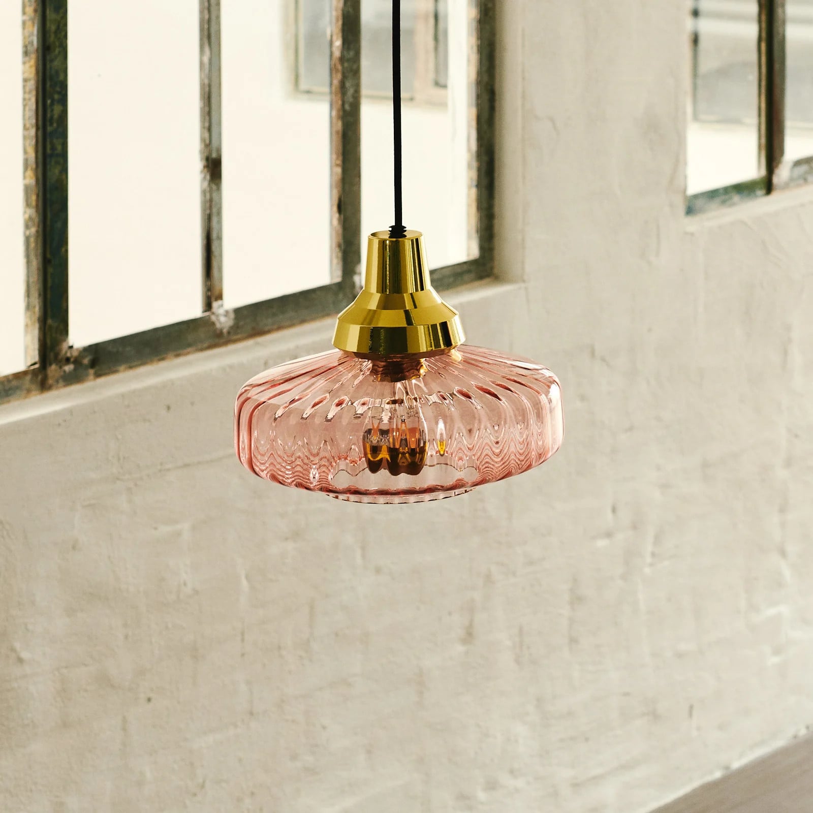 DESIGN BY US New Wave Optic hanglamp roze/goud van aluminium