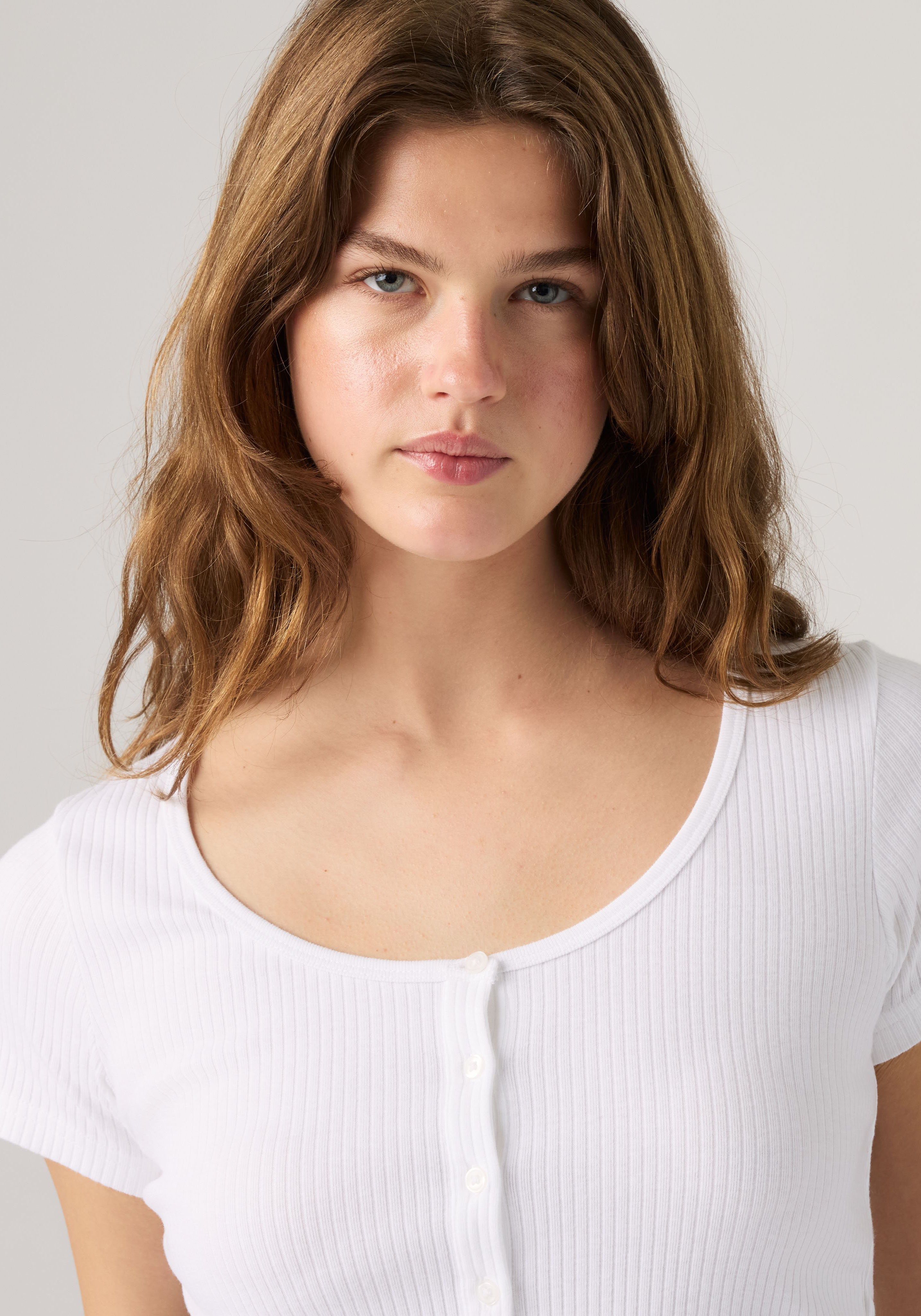T-Shirt LEVI'S "AUSTEN BUTTON THROUGH SS", Damen, Gr. L (40), weiss (hellweiß), Feinripp, Obermaterial: 97% Baumwolle, 3% Elasthan, slim fit taillenbedeckt, tiefer Rundhals, Shirts T-Shirt, Feinripp hellweiß L (40)