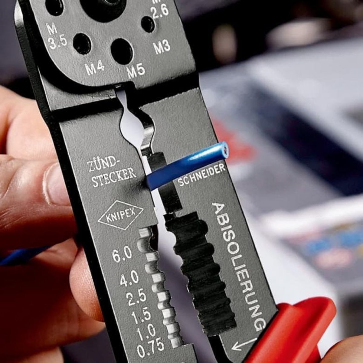 Pince électricien KNIPEX 97 21 215 B