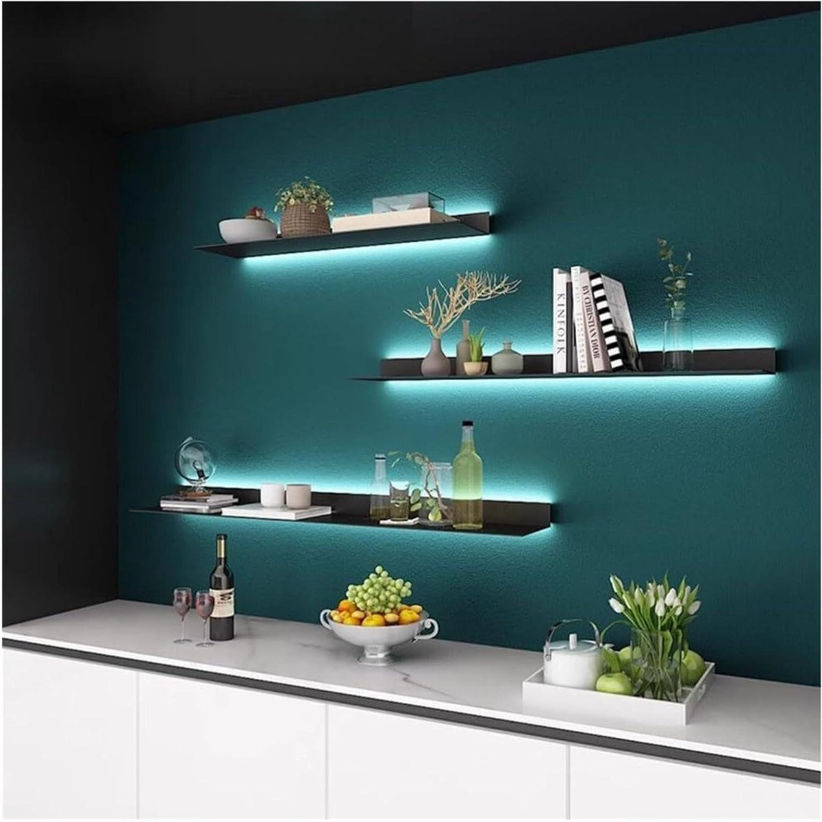 Zwarte en gouden metalen wandplank met geïntegreerde LED-verlichting