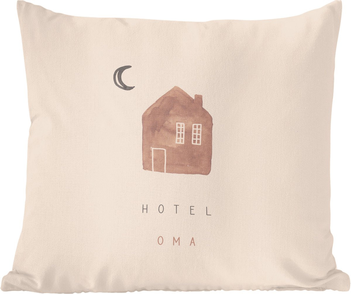 Sierkussen Hotel Oma met Quotes - 40 x 40 cm