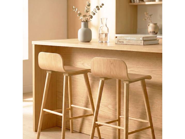 Sweeek - Lot De 2 Tabourets De Bar Scandinave Bois D'Hévéa 67.5cm Naturel - Cassia