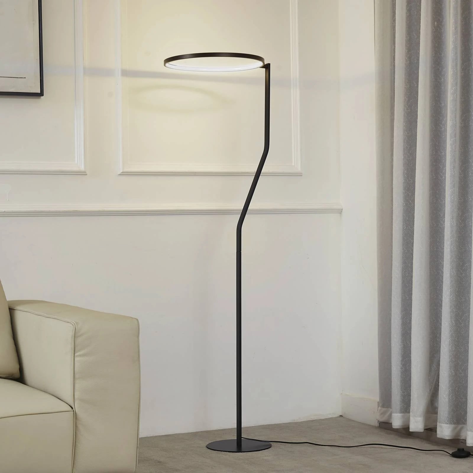 Lindby LED-vloerlamp Rayon, zwart, modern, metaal