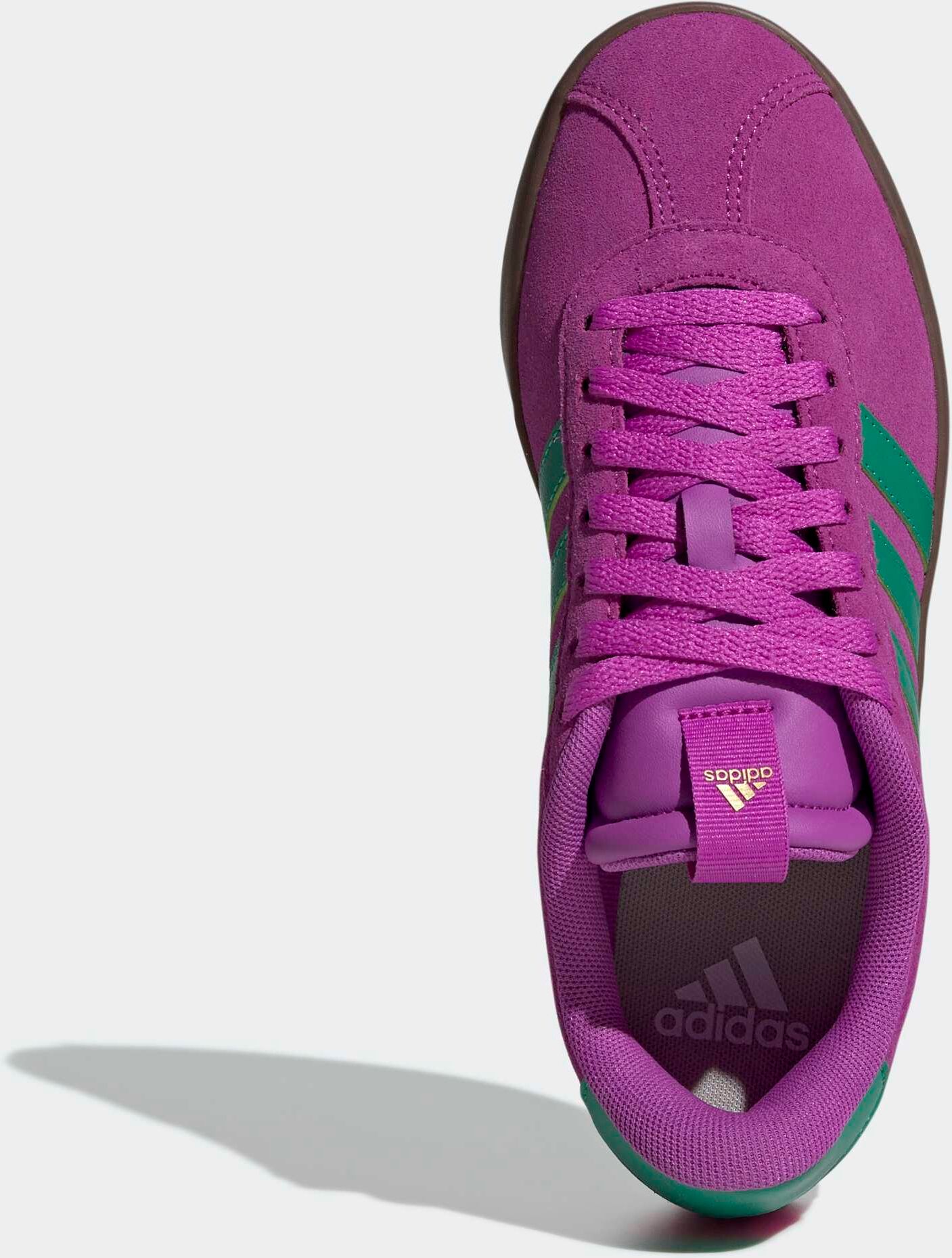 Sneaker ADIDAS SPORTSWEAR "VL COURT 3.0", Damen, Gr. 38, lila burst, court grün, gold metallic, Leder, Synthetik, Schuhe Sneaker, inspiriert vom Design des adidas samba lila burst, court grün, gold metallic 38