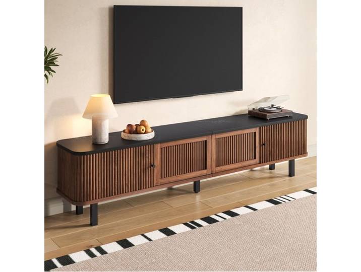 Meuble TV minimaliste effet noyer avec portes coulissantes et façade grille