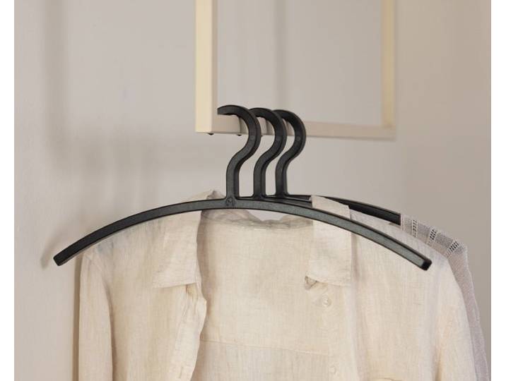 Kleiderbügel FAY aus bruchfestem Vollkunststoff - Schwarz - 6er Set - Luxusbetten24