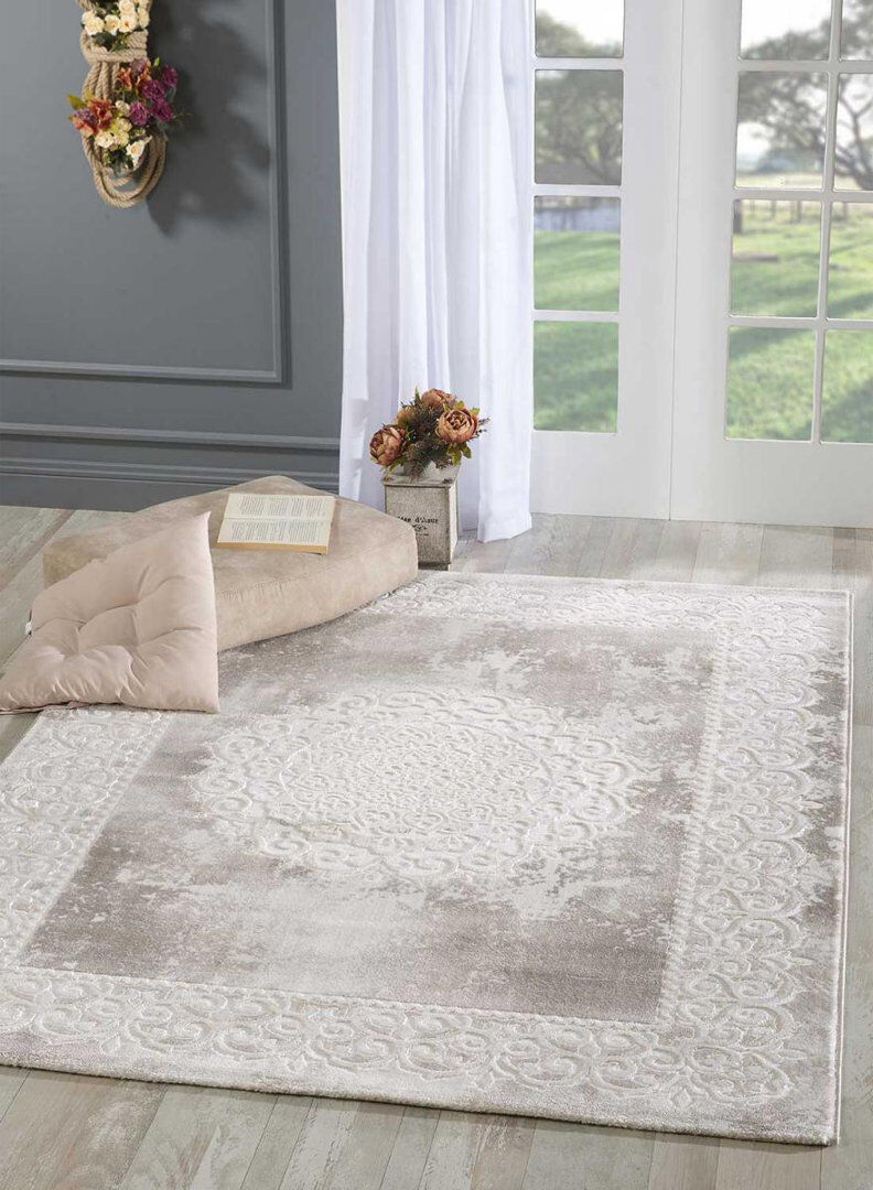 Lily Manor Cordova Oriental Area Rug Beige Rectangle 120 x 160cm