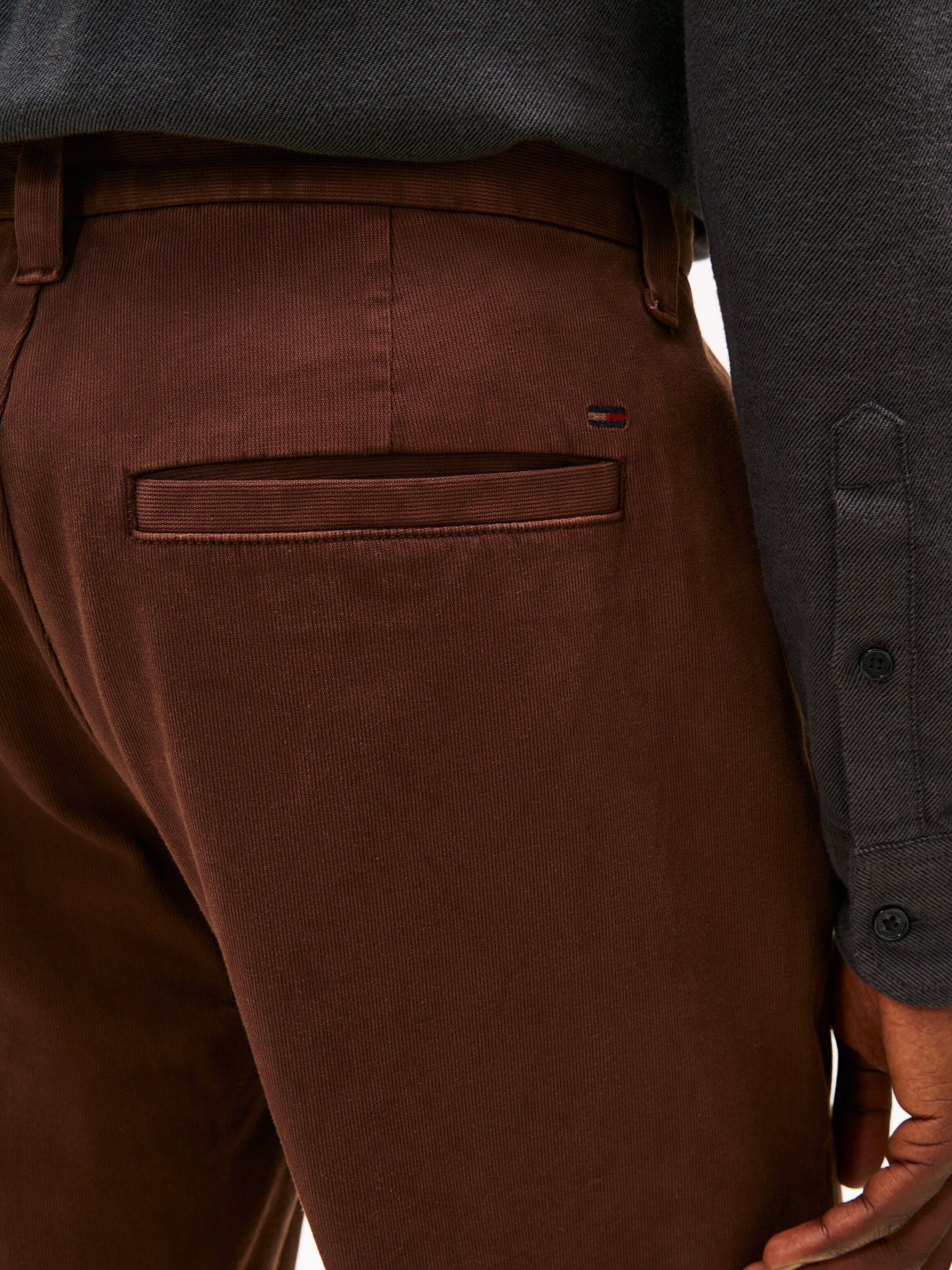 Chinohose TOMMY JEANS "SONNY COTTON DOBBY CHINO", Herren, Gr. 32, Länge 32, braun (rich braun), Web, Obermaterial: 98% Baumwolle, 2% Elasthan, straight fit lang, Hosen Chinohose, Straight fit rich braun 32, Länge 32