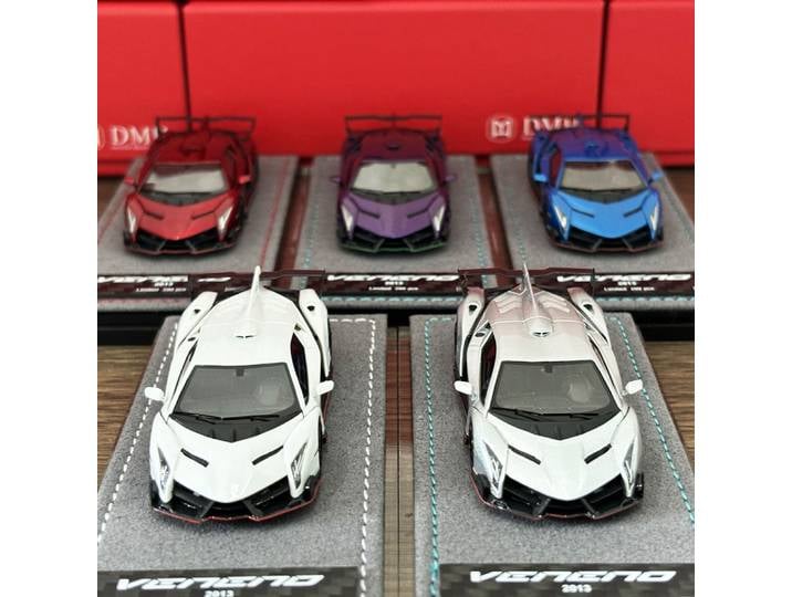 Modèle de voiture en résine DMH 1:64 Veneno