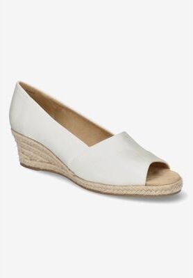 Women's Jasper Espdrill by Easy Street in White (Size 8 1/2 M)