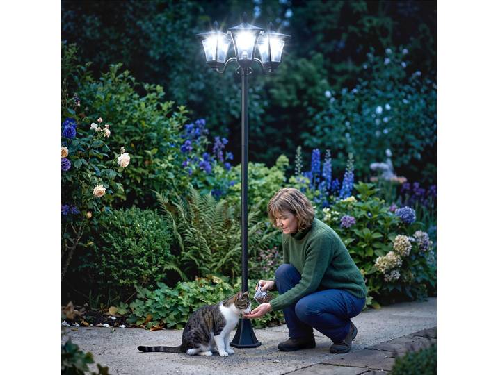 Outsunny Lampadaire Jardin LED Solaire 3 Abat-jours H182.5cm IP44