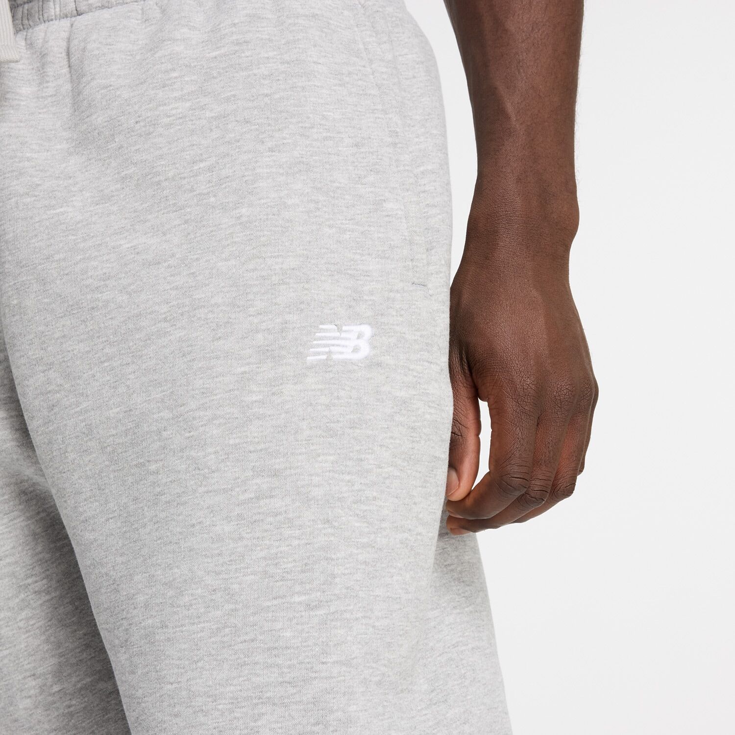 Jogginghose NEW BALANCE "SPORT ESSENTIALS FLEECE JOGGER", Herren, Gr. XL, N-Gr, grau (athletic grau), Obermaterial: 60% Baumwolle, 40% Polyester, Hosen Jogginghose, mit Eingrifftaschen, aus Fleece, lockere Passform