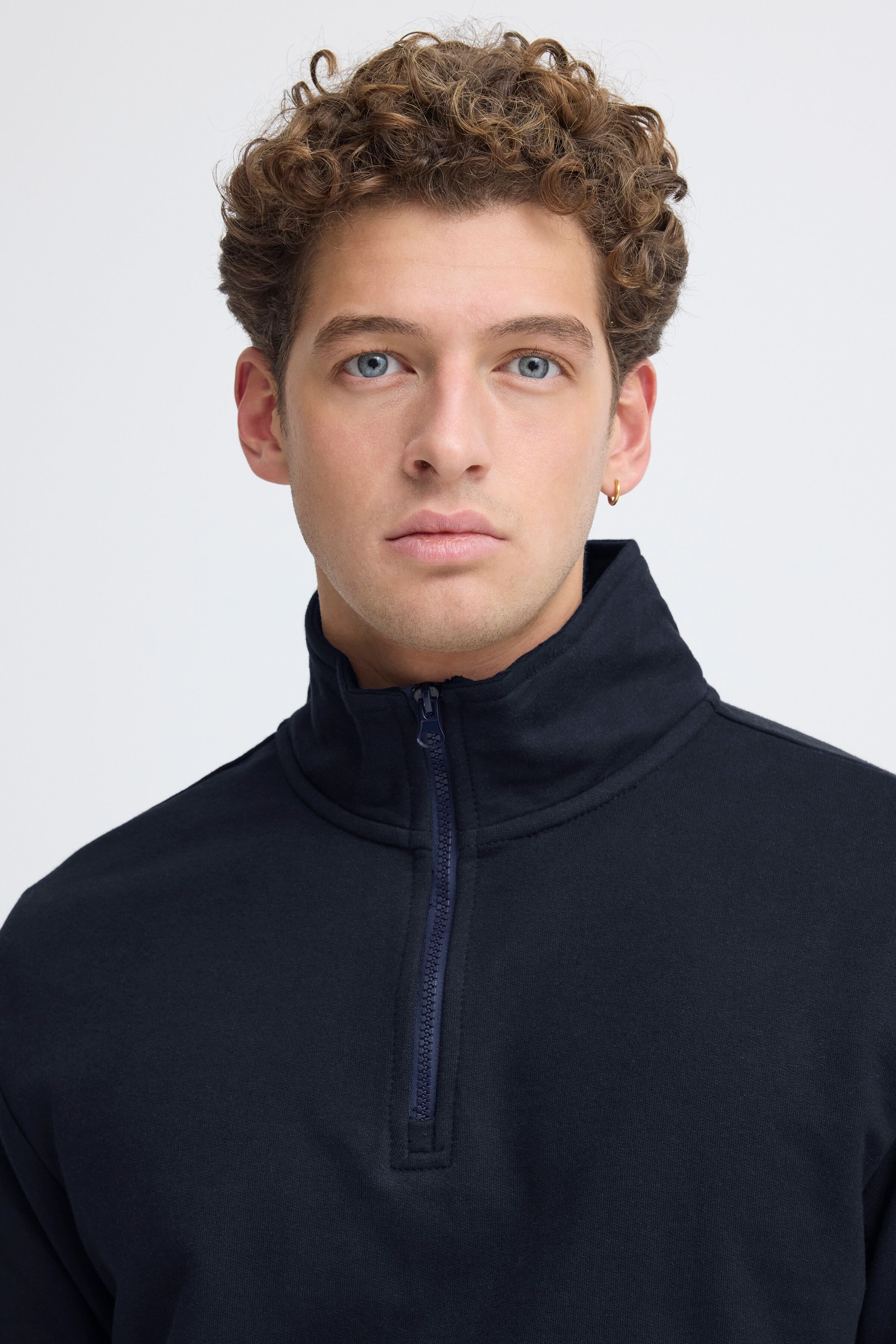 Sweatshirt BLEND "BHBRODY HALF SWEATSHIRT", Herren, Gr. XL, schwarz (salute), Sweatware, Obermaterial: 60% Baumwolle, 40% Polyester, unifarben, regular fit, Rippbündchen, Sweatshirts Sweatshirt, aus Baumwolle und Polyester, Regular Fit, mit Stehkragen sal
