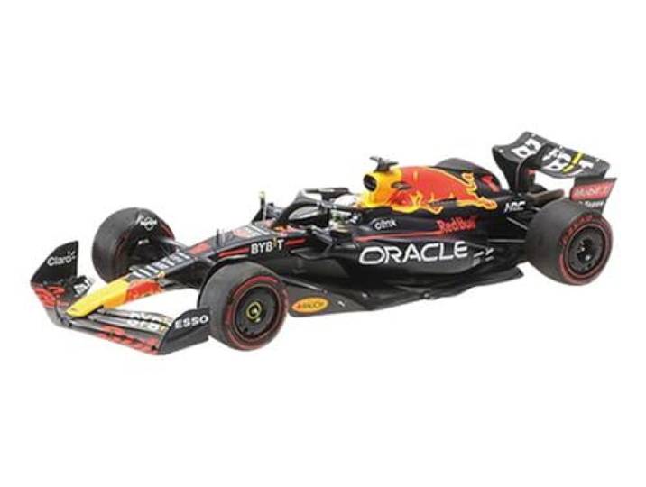 MINICHAMPS - Red RB18 - Winner Hungarian GP 2022-1/18