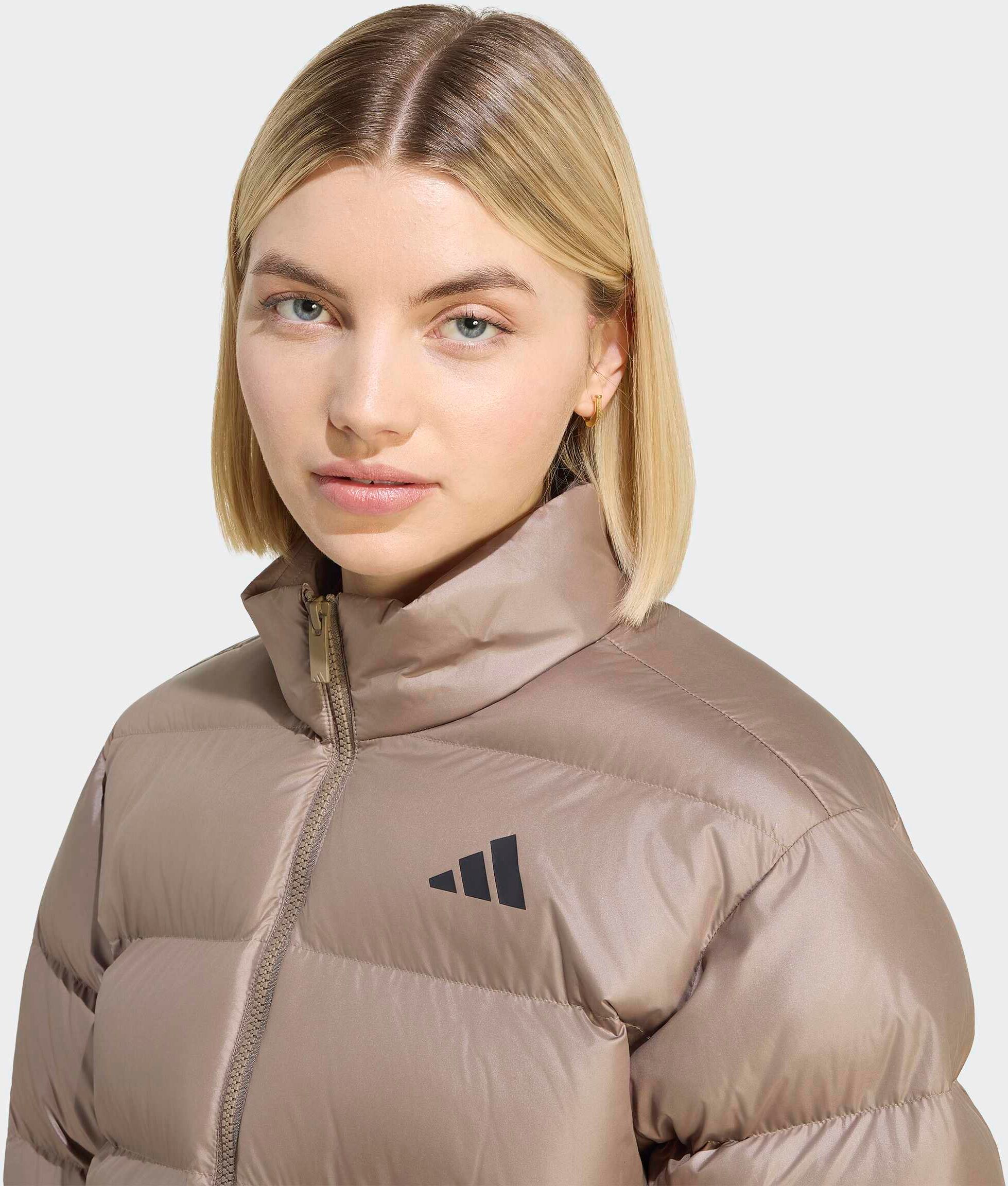 Outdoorjacke ADIDAS SPORTSWEAR "ESSENTIALS", Damen, Gr. XS, beige (khaki six), Obermaterial: 100% Polyester, Jacken Outdoorjacke khaki six XS