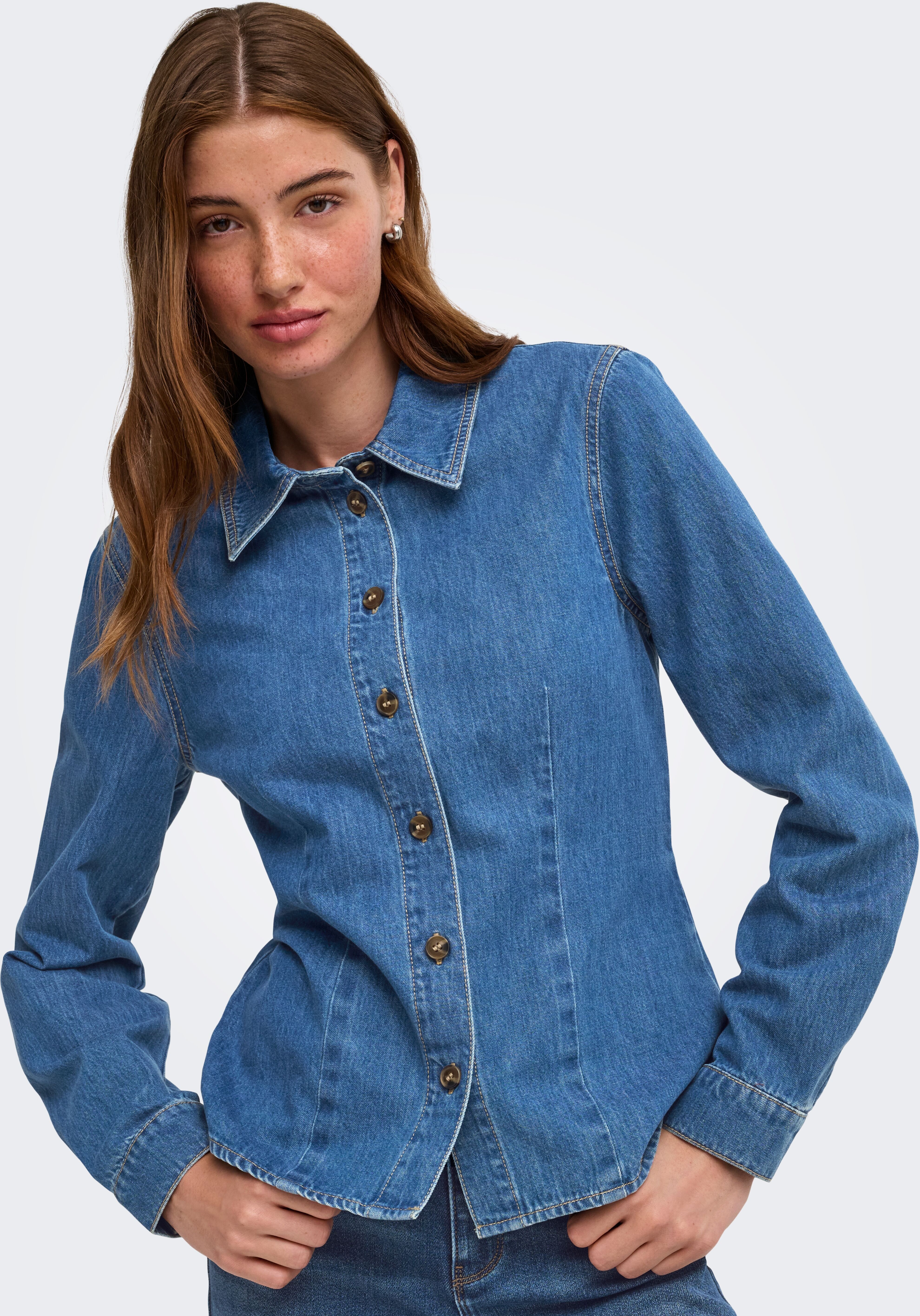 Jeansbluse ONLY "ONLUNA FITTED SHIRT DNM", Damen, Gr. XS, blau (medium blau denim), Denim/Jeans, Obermaterial: 100% Baumwolle, unifarben, normal, Blusen Jeansbluse, Baumwolle, Denim medium blau denim XS