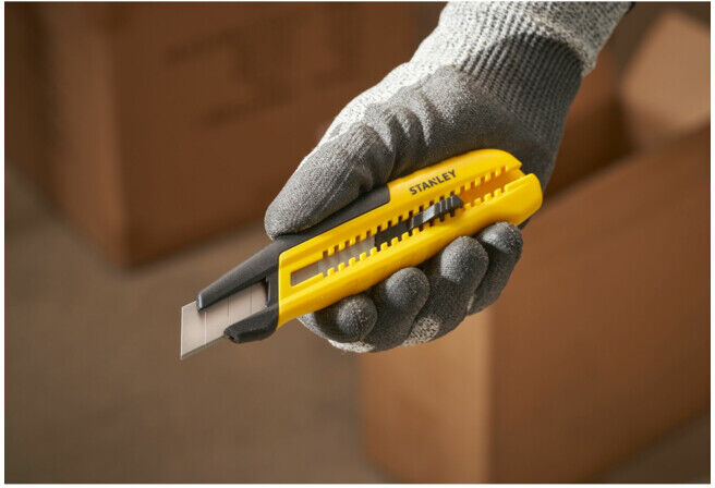 Cutter Stanley 18mm avec curseur 35mm (STHT10489-1)