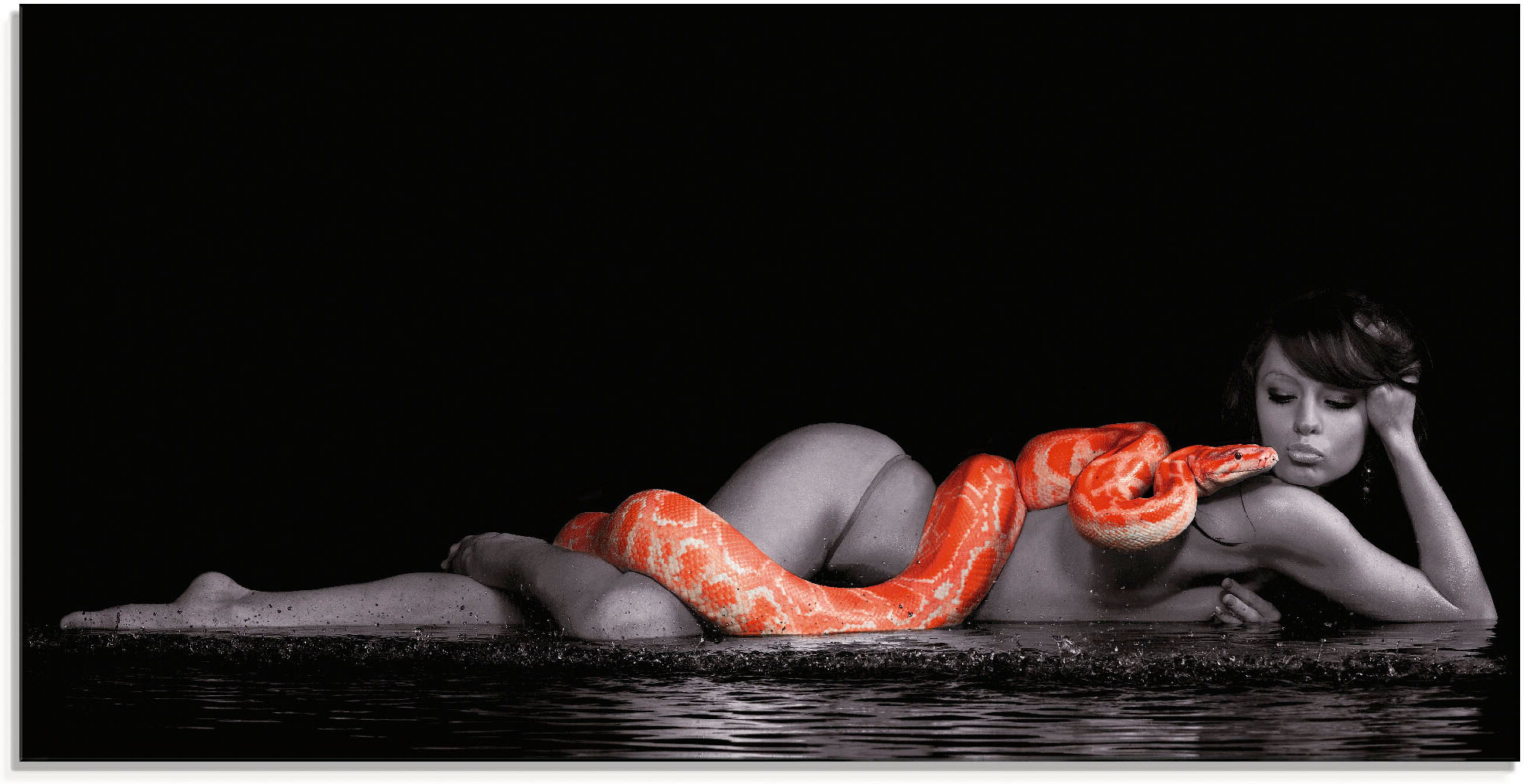 Glasbild ARTLAND "Frau in Wasser liegend mit roter Python", rot (farbe bild(er): rot), B:60cm H:30cm, Bilder, Glasbild, in verschiedenen Grössen farbe bild(er): rot B/H/T: 60cm x 30cm, Glasbild Frau, 1 Stk.