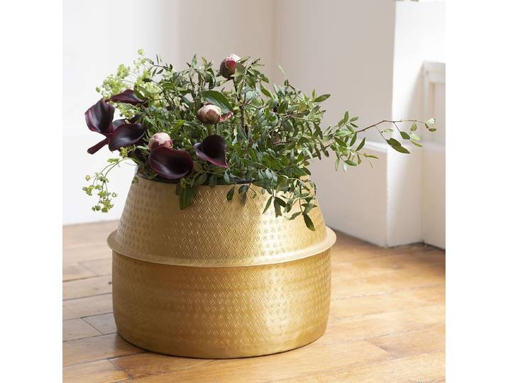 Cache pot en aluminium motifs martelés finition laiton Jaya