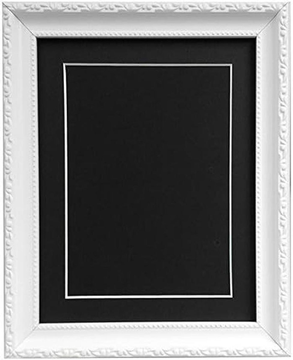 Witte fotolijst met zwarte passe-partout en steunplank