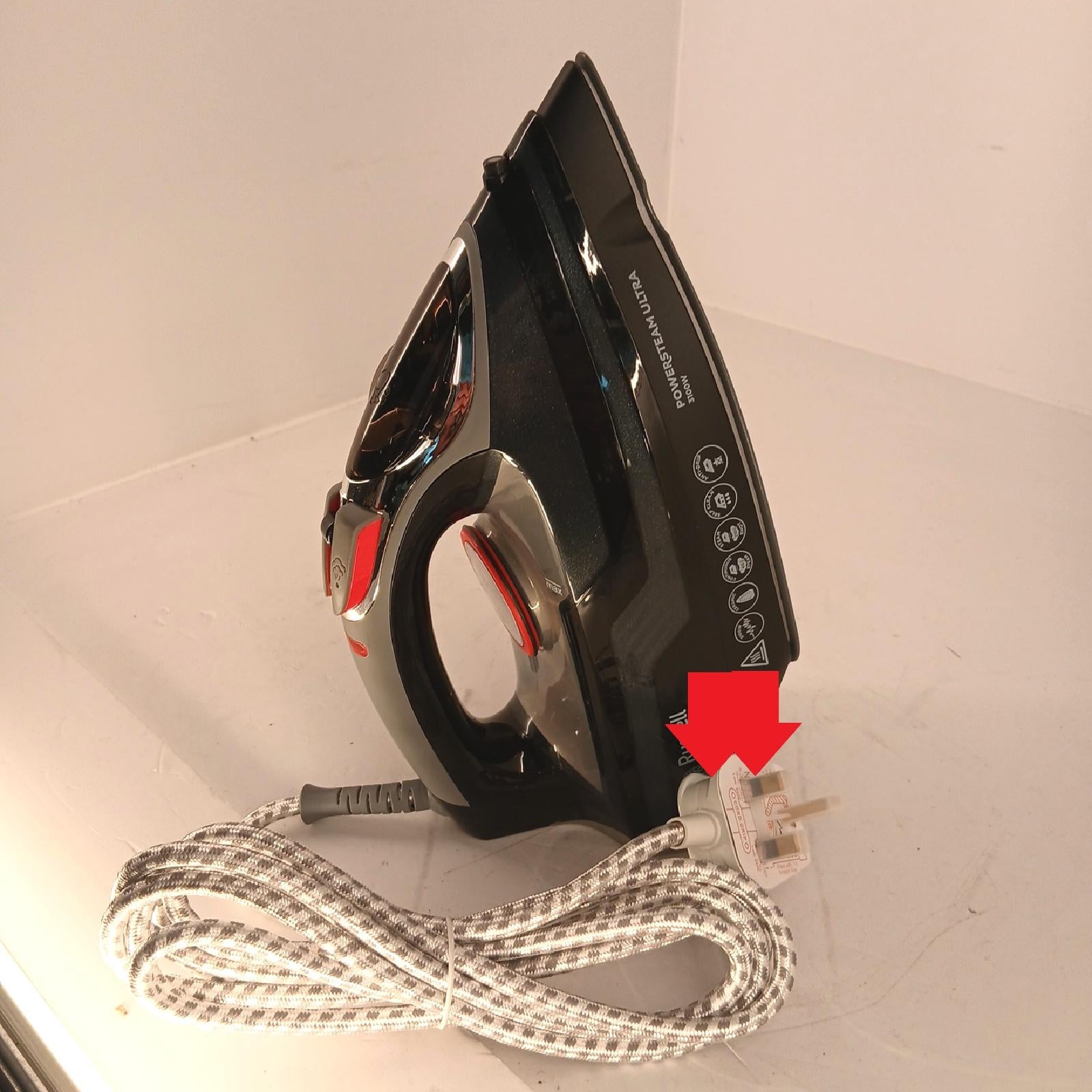 Russell Hobbs strijkijzer zwart met strijkaccessoires voor efficiënt strijken