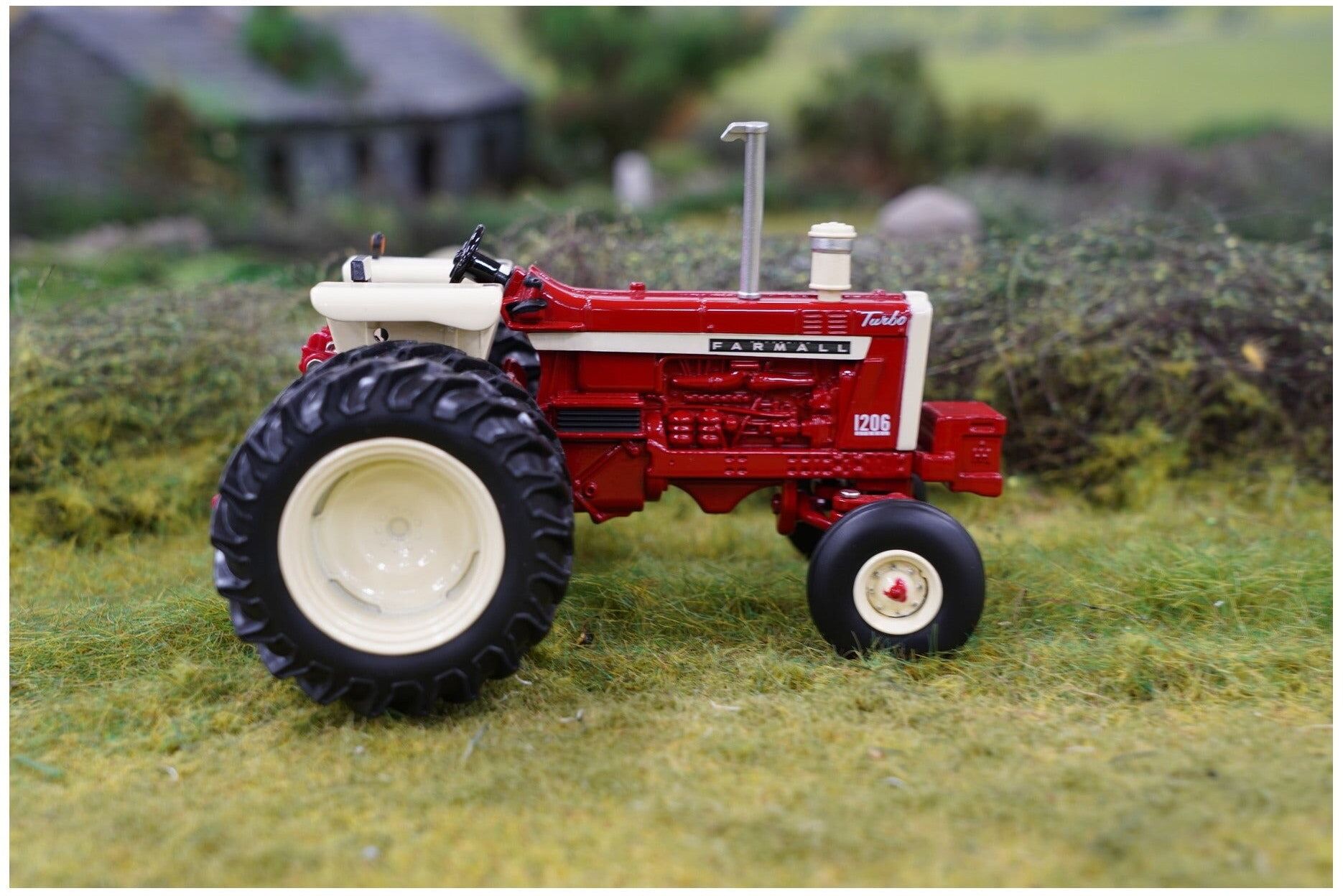 Britains Case IH Farmall 1206 Tractor 1:32 Scale Model for Collectors