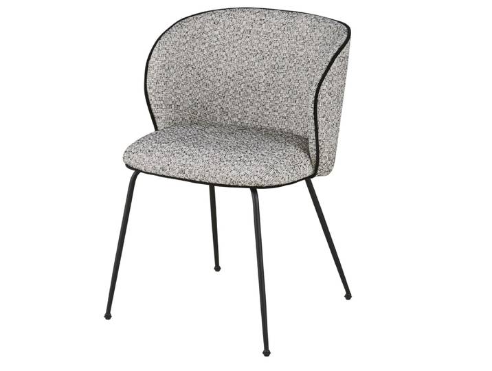 Stuhl mit grauem Bezug aus recyceltem Polyester und Leinen und Beinen aus schwarzem Stahl