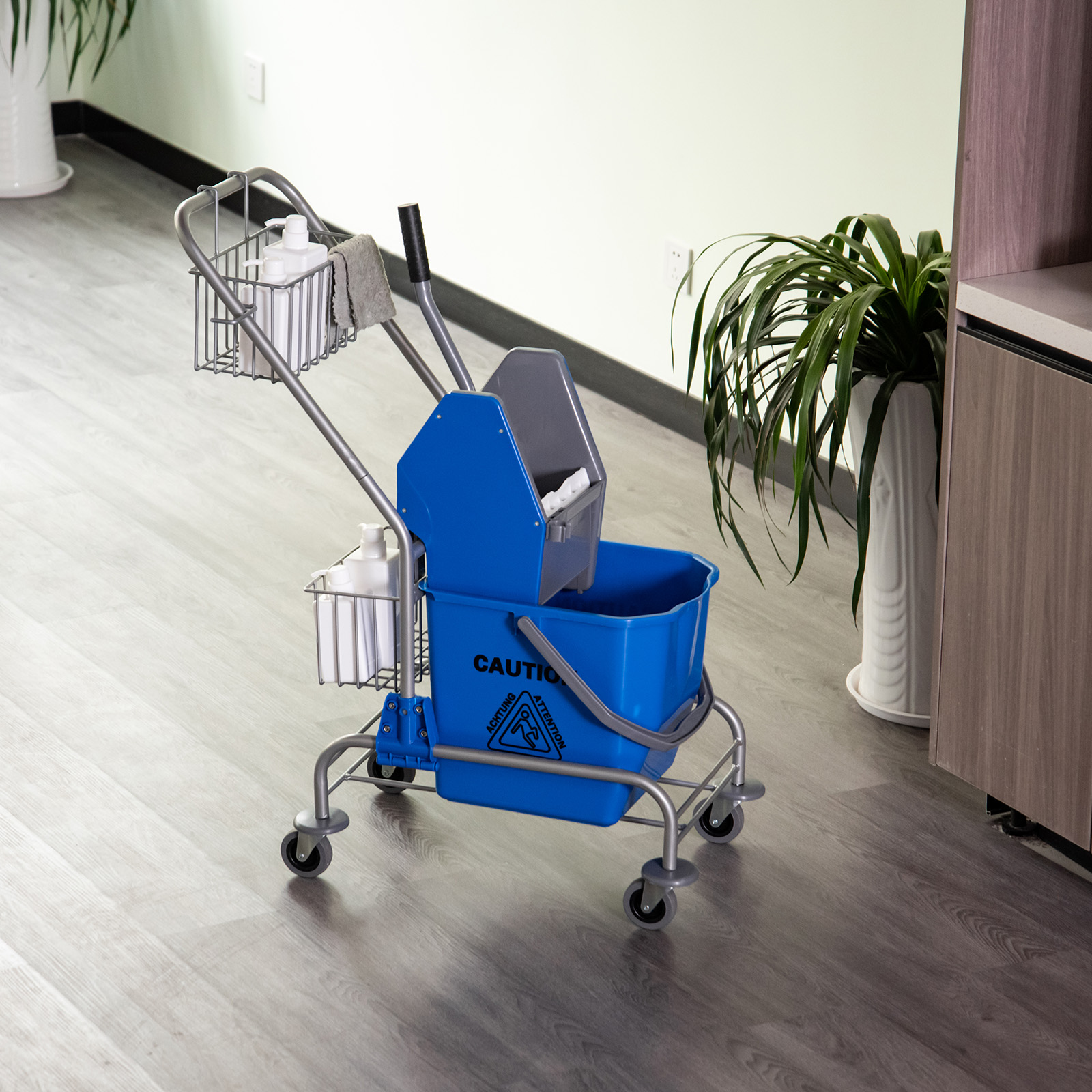 Homcom Carrello delle Pulizie Professionale con Secchio da 26L per Mocio, Strizzatore e Cestini a Rete, Blu