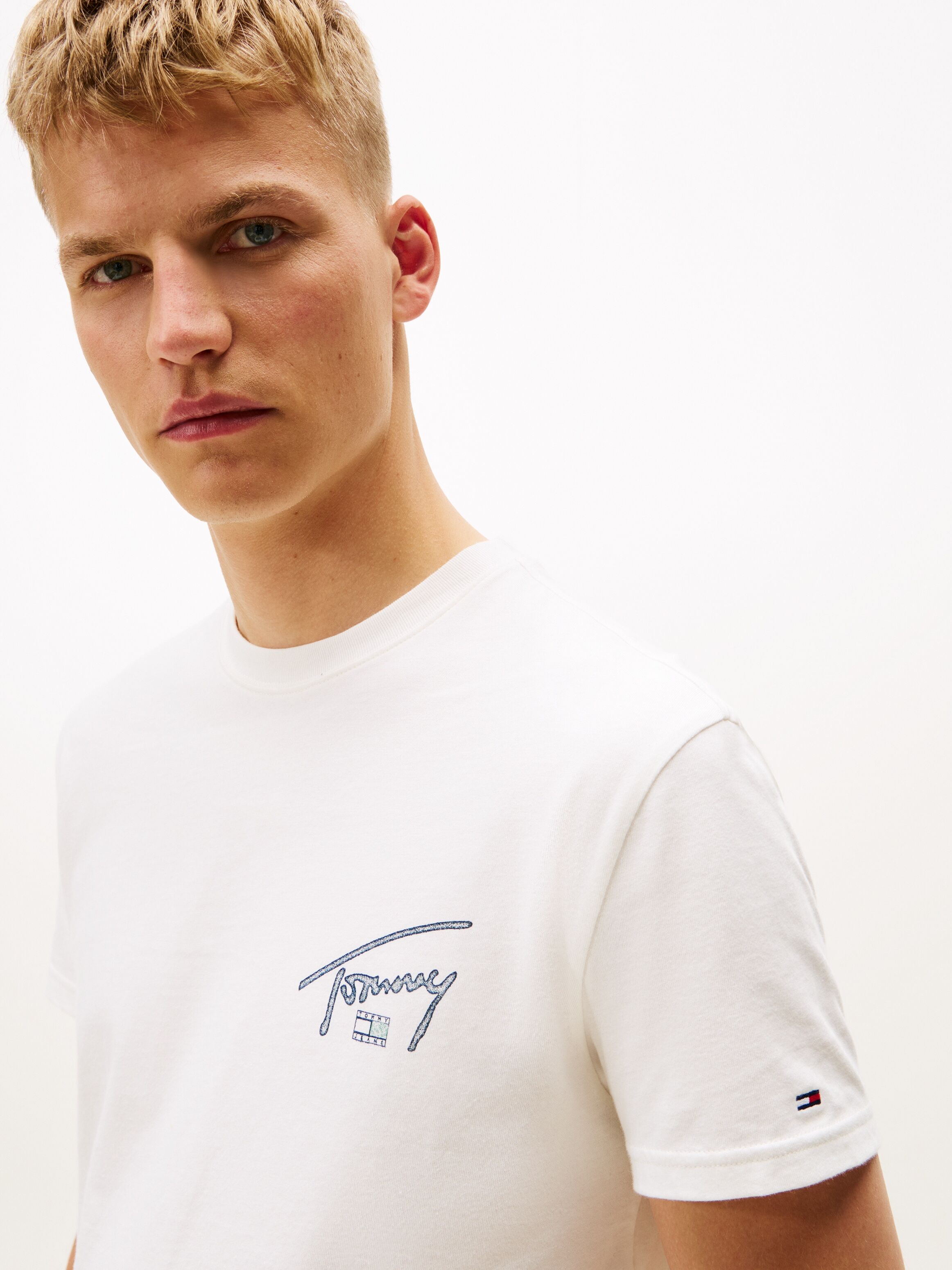 T-Shirt TOMMY JEANS "TJM SIGN BACKPRINT", Herren, Gr. 3XL, ecru, Single Jersey, Obermaterial: 100% Baumwolle, regular fit normal, Rundhals, Shirts T-Shirt, mit Rückenprint, regular fit, Rundhals ecru 3XL