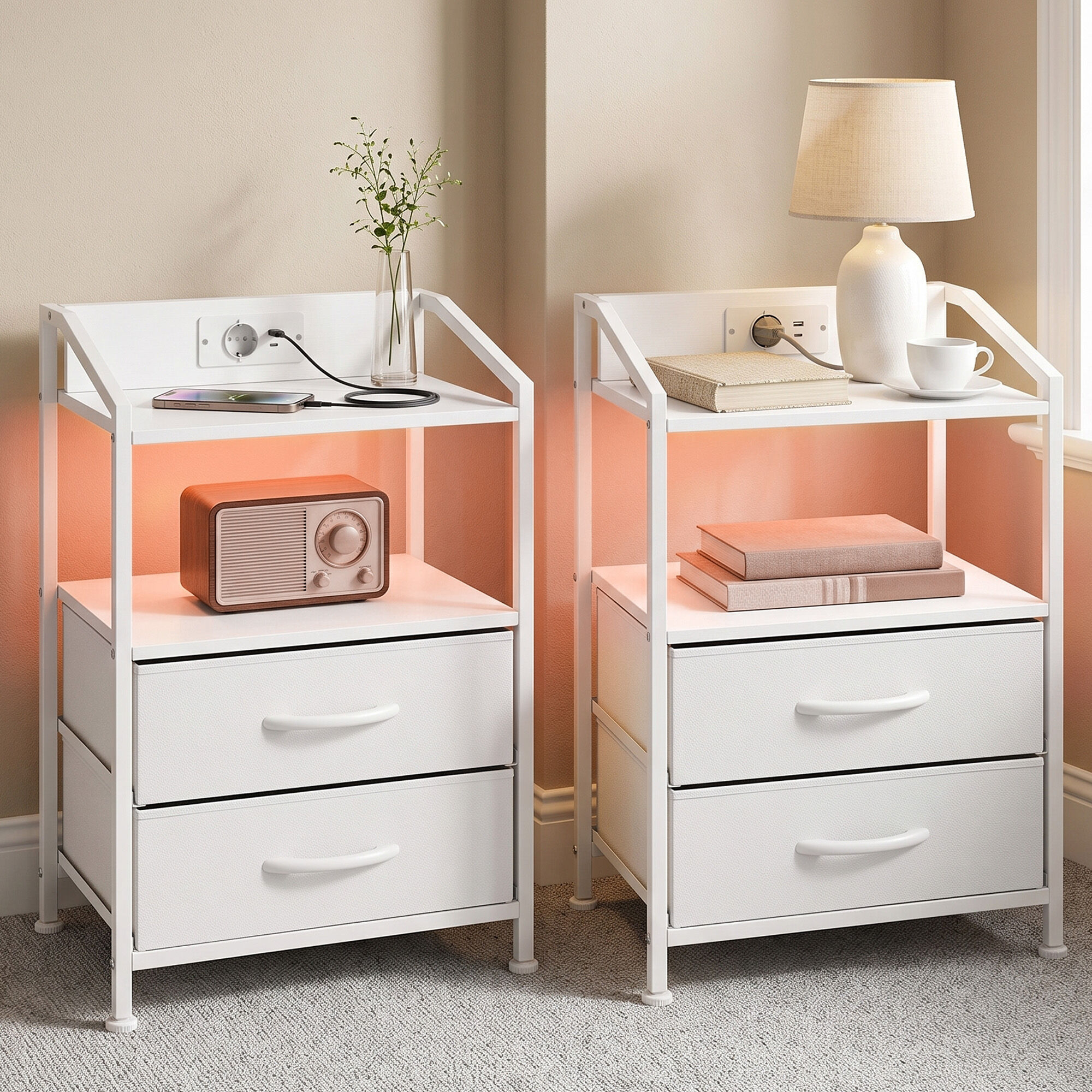 Altro Set Di 2 Comodini Con Luci Led E Stazione Di Ricarica, 40x30x60 Cm, Bianco