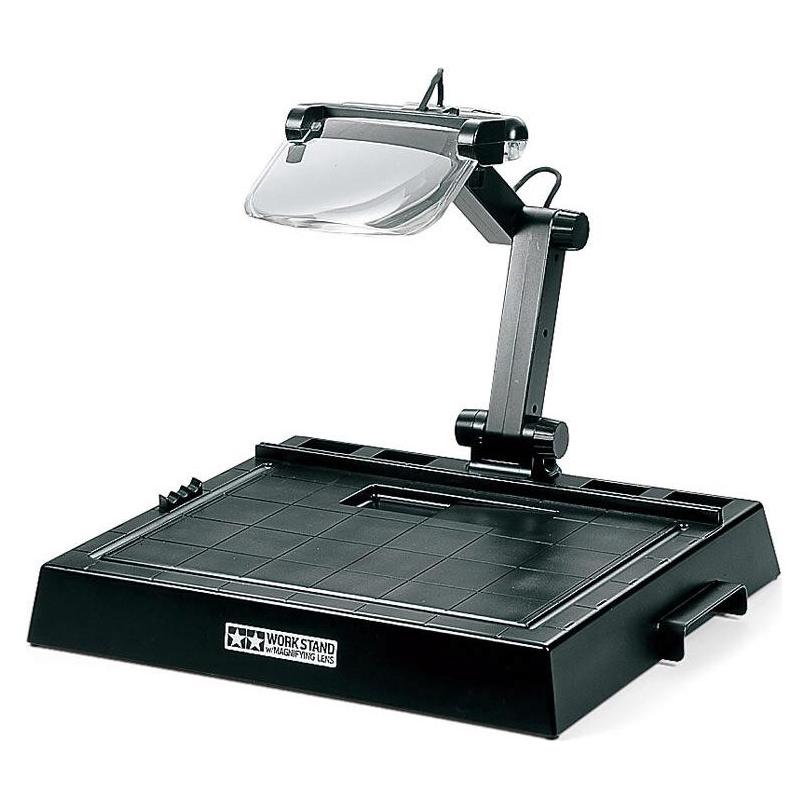 Tamiya Workstation mit Licht und Lupe (TAM 74064)