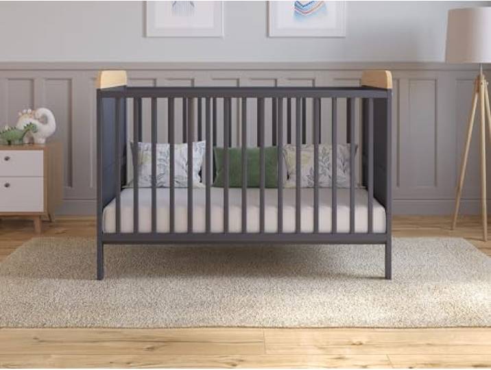 Love For Sleep Babybett Beistellbett 120x60 cm mit Matratze - Kinderbett Baby Bett Holz Anthrazit-Kiefer, Babybett Komplett Set - Kinderbett Mitwachsend Gitterbett