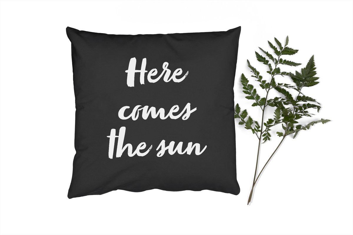 Sierkussen met tekst Here comes the sun quote en zonmotief - 60 x 60 cm