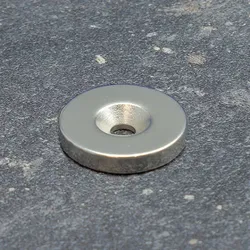 10 Scheibenmagnete, Neodym, 23 mm x 4 mm, Bohrung und Senkung (4,5/9,5 mm), N35, vernickelt, Haftkraft 6,5 kg, silber