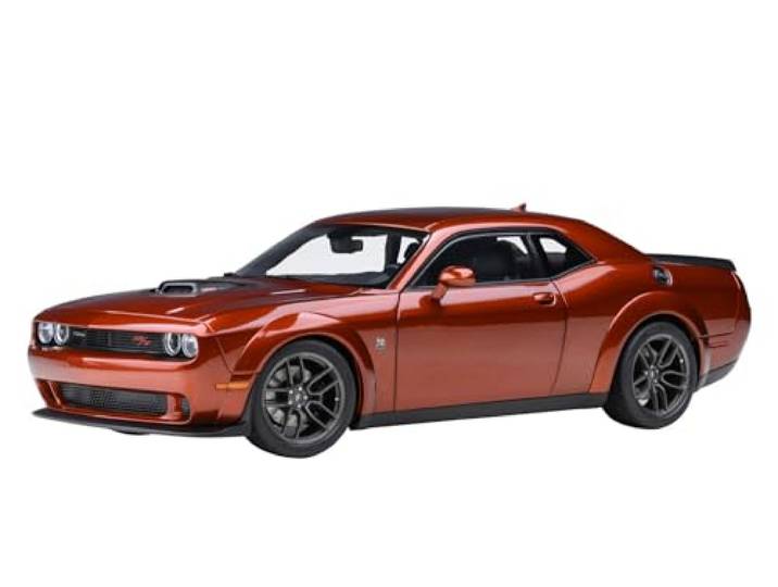 Autoart 2022 Dodge Challenger R/T Scat Pack Widebody Sinamon Stick Orange 1/18 Modellauto